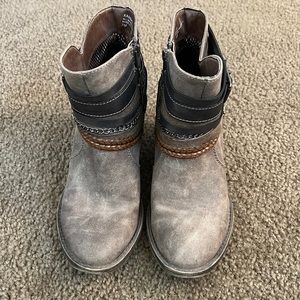 BKE Womens heeled boots Size 7